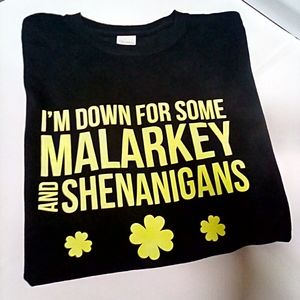 🍭NWT ST. Patrick's day T-shirt size S/M